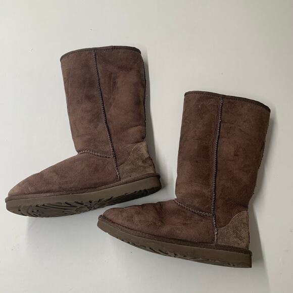 UGG Australia Women Classic Tall Suede Boots 8 Chocolate Brown Shearling 5815 - Picture 1 of 11